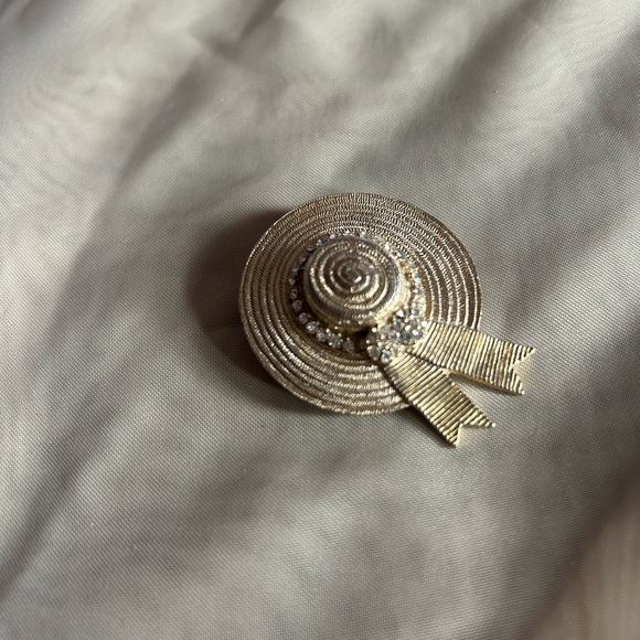 Vintage Ciner Hat Brooch - Picture 4 of 11